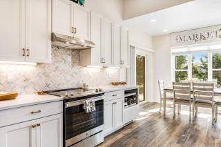 Modern cottage with covered deck grill & fireplace - walk to beach-bars-dining - 1