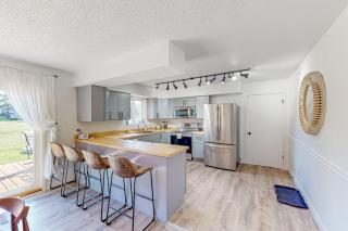 Bright home with large yard deck & firepit - walk to the beach - 2