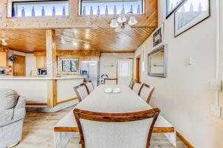 Incredible dog-friendly home with pool table fast WiFi gas fireplace and W&D - 4
