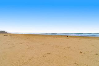 Spacious oceanfront home with free WiFi and wrap-around deck - 7