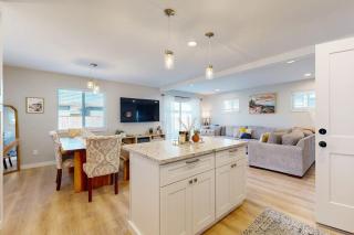 Cozy townhome close to beach and ocean with WiFi streaming and BBQ grill - 3