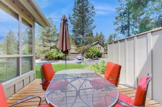 44 Freemont Crossing - Rustic-Chic Retreat with Deck Hot Tub & Bikes - 7