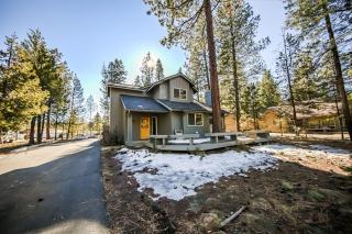 Sunriver home with WiFi fireplace private hot tub & SHARC passes - dogs ok - 6