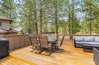 Dog-friendly home with private hot tub pool access & central AC - SHARC passes - 7