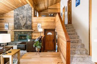 Dog-friendly home with private hot tub pool access & central AC - SHARC passes - 2