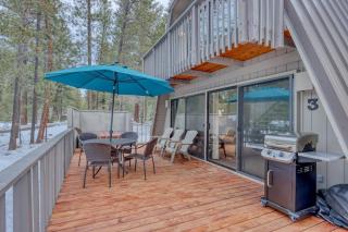 Cozy Family Cabin with Hot Tub Bikes Dog-Friendly Free WIFI with SHARC passes - 9