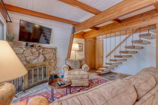 Cozy Family Cabin with Hot Tub Bikes Dog-Friendly Free WIFI with SHARC passes - 7