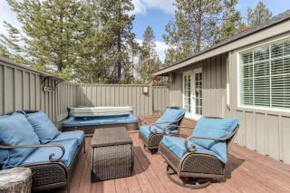 Dog-friendly home with pool & hot tub access fireplace bikes and WiFi - 9