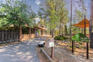 Dog-friendly home with pool & hot tub access fireplace bikes and WiFi - 7