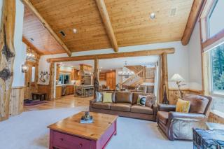 5 bedroom home with private hot tub shared pool and gourmet kitchen - 4