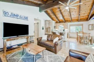 Family Home with Fast WiFi Wood Stove Firepit & Enclosed Yard - Dogs OK - 8