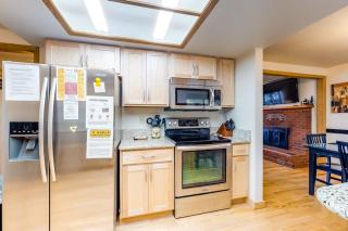 Classic lakefront home with private hot tub fireplace & washer&dryer - 1