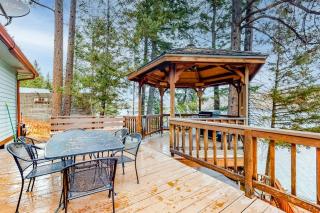 Classic lakefront home with private hot tub fireplace & washer&dryer - 6