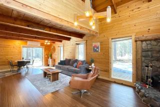 Cozy & colorful retreat with a deck grill wood stove board games W&D & AC - 5