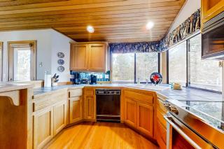 Spacious home with private hot tub deck fireplace & W&D - 8