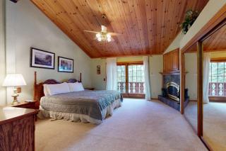 Lakeview home with WiFi billiards & Ping-Pong - 1