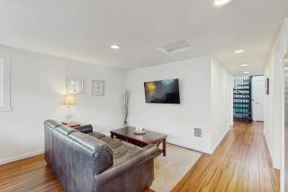 Downtown Condo with rooftop deck - just steps to beach restaurants & bars - 8