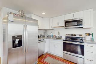 Downtown Condo with rooftop deck - just steps to beach restaurants & bars - 4