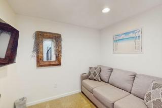 Downtown Condo with rooftop deck - just steps to beach restaurants & bars - 2