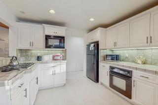 Spacious home with a pool table close to golf skiing hiking & biking - 2