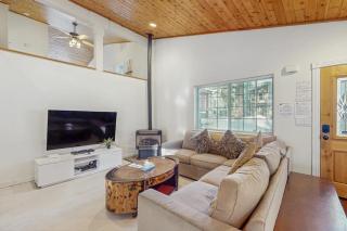 Spacious home with a pool table close to golf skiing hiking & biking - 6