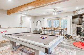 Luxury Home - Pool Table Jetted Tub Fireplaces Free WiFi washer&dryer - 6