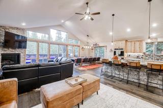 Luxury Home - Pool Table Jetted Tub Fireplaces Free WiFi washer&dryer - 5