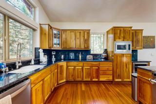Spacious home near Lake Tahoe with private hot tub & two decks - near dining - 2