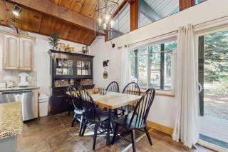 Upgraded alpine retreat close to golf skiing & lakeside fun - 6