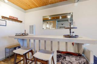 Ski dream walkable to lifts - 2 decks WFH area & shuttle pick-up across street - 3