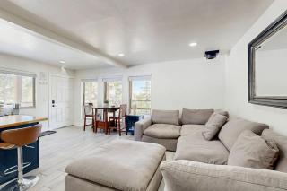 Inviting Townhome with Heated Floors Ski Storage Close to Heavenly Ski Resort - 7