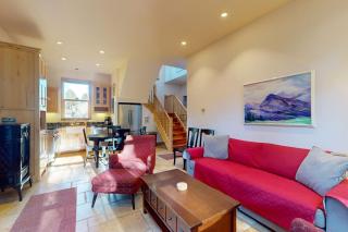 Custom South Lake Tahoe Cottage for 6 Close to Parks and Beaches - 9