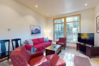 Custom South Lake Tahoe Cottage for 6 Close to Parks and Beaches - 7