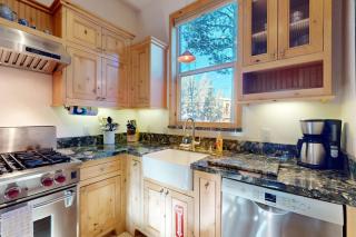 Custom South Lake Tahoe Cottage for 6 Close to Parks and Beaches - 4