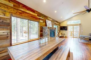 Lavish custom home with private hot tub & 2 living areas - near slopes & lake - 3