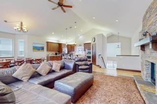 New Home in Coveted Location with Backyard - 10 Minutes to Ski Slopes Beach - 7