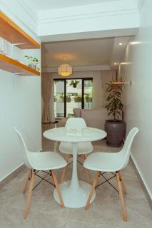 Chic 1BR Kilimani Gym,Parking,1King Bed &Balcony - 5