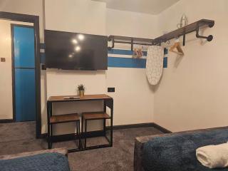 Tudors eSuites Central 2 Bedroom Apartments #6&6AU - 2