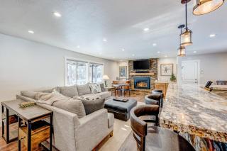 Dog-friendly modern abode with large yard fireplace cable & washer&dryer - 8