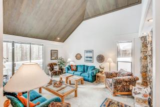 Golf-course-front home with great deck game room fireplace & forest views - 9