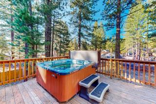 Dog-friendly home near lake with hot tub pool table fireplace & W&D - 8