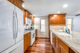 3-story condo with 2 pools private balcony grill & fireplace - near lake & ski - 3
