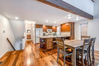 3-story condo with 2 pools private balcony grill & fireplace - near lake & ski - 6