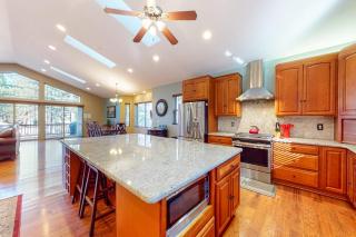 Dog-friendly home near lake with hot tub pool table fireplace & W&D - 1