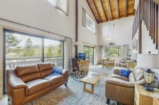 Spacious home with incredible views full kitchen shared pool & tennis courts - 0