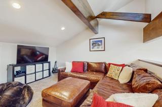 Stunning mountain retreat with pool balcony views & fireplace - near skiing - 2