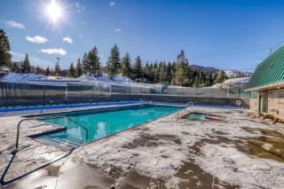 Tranquil condo in Stateline sleeps 4 - 9