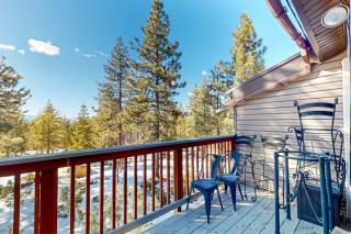 Condo near Lake Tahoe with pool hot tub grill & wood fireplace - sleeps 6 - 9