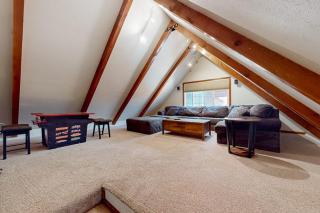 Wildlife Retreat - Embrace nature in South Lake Tahoe with hot tub - 1