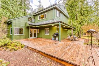 Remodeled home with large yard & kitchen in lovely forest setting - dog-friendly - 7